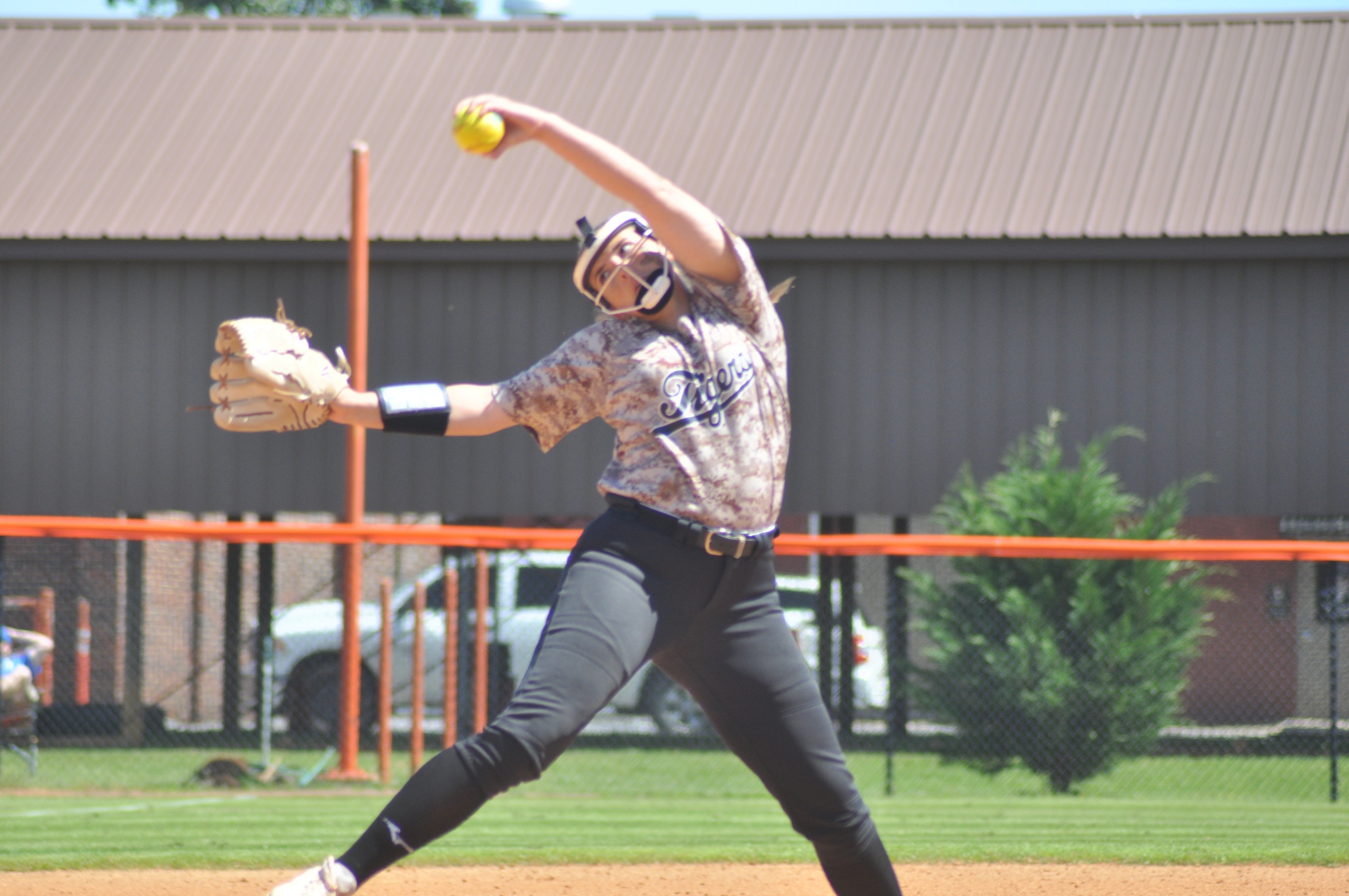 Lady Tigers Split Home DH with Snead State CC